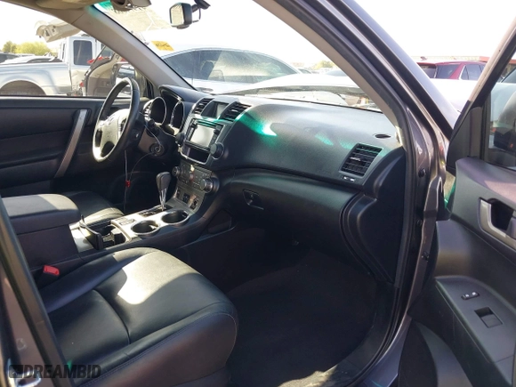 2013 Toyota Highlander with VIN 5TDZK3EHXDS115130, listed as a IAAI auction lot 41974068 with 156,510 mi miles. Bid and sale history available at carsss.com. Image 5.