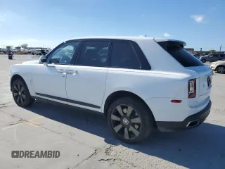 2021 Rolls-Royce Cullinan z VIN SLATV4C0XMU206479, wystawiony jako Copart lot #79633803 z przebiegiem 12 056 mil mil oraz Czysty tytuł • Clean title. Historia ofert i sprzedaży dostępna na DreamBid. Obrazek 2.