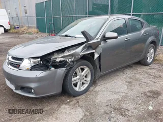 2013 Dodge Avenger SXT z VIN 1C3CDZCG0DN521540, wystawiony jako IAAI lot #40772548 z przebiegiem 145 455 mil mil oraz . Historia ofert i sprzedaży dostępna na DreamBid. Obrazek 17.