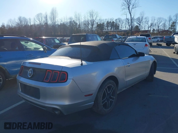 2014 Ford Mustang V6 с VIN 1ZVBP8EM8E5264833, выставлен на аукционе IAAI как лот 41399611 с пробегом 184 439 миль миль и . История ставок и продаж доступна на DreamBid. Изображение 4.