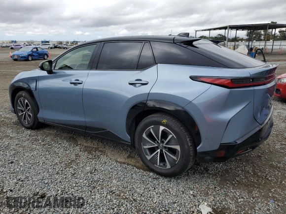 2023 Lexus RZ 450e Premium z VIN JTJAAAAB6PA009956, wystawiony jako Copart lot #48707855 z przebiegiem 6736 mil mil oraz Szkody całkowita. Historia ofert i sprzedaży dostępna na DreamBid. Obrazek 2.