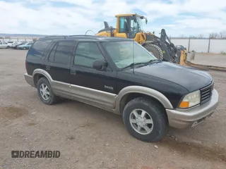 2000 Oldsmobile Bravada z VIN 1GHDT13W4Y2278005, wystawiony jako IAAI lot #42099863 z przebiegiem 142 031 mil mil oraz . Historia ofert i sprzedaży dostępna na DreamBid. Obrazek 1.