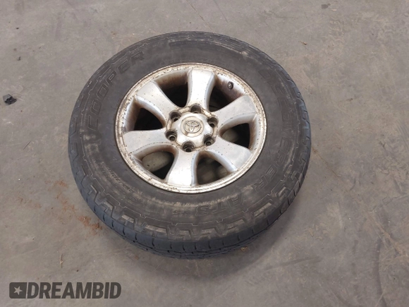 2005 Toyota 4Runner SR5 with VIN JTEBT14R858025666, listed as a IAAI auction lot 42022937 with 302,497 mi miles and . Bid and sale history available at DreamBid. Image 12.