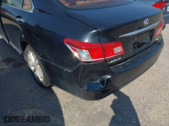 2010 Lexus ES 330 z VIN JTHBK1EGXA2349928, wystawiony jako IAAI lot #41678276 z przebiegiem 222 535 mil mil oraz . Historia ofert i sprzedaży dostępna na DreamBid. Obrazek 6.