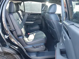 2025 Honda Pilot TrailSport with VIN 5FNYG1H60SB059342, listed as a IAAI auction lot 41525836 with 2,450 mi miles. Bid and sale history available at carsss.com. Image 8.