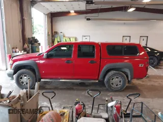 2007 Chevrolet Colorado 1LT z VIN 1GCDT13E678252966, wystawiony jako IAAI lot #42438219 z przebiegiem 205 731 mil mil oraz . Historia ofert i sprzedaży dostępna na DreamBid. Obrazek 14.