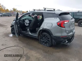 2023 GMC Terrain SLE z VIN 3GKALTEG8PL208986, wystawiony jako IAAI lot #40679682 z przebiegiem 11 023 mil mil oraz . Historia ofert i sprzedaży dostępna na DreamBid. Obrazek 3.