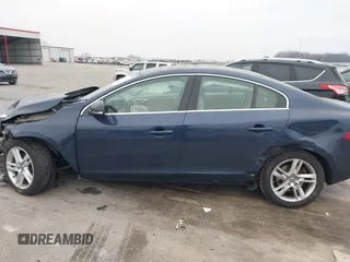 2015 Volvo S60 T5 Drive-E Premier z VIN YV126MFK1F2336786, wystawiony jako IAAI lot #41184378 z przebiegiem 134 482 mil mil oraz . Historia ofert i sprzedaży dostępna na DreamBid. Obrazek 14.