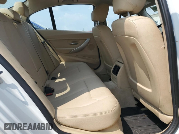 2015 BMW 3 Series 320i xDrive с VIN WBA3C3C55FP664210, выставлен на аукционе Copart как лот 64641294 с пробегом 92 573 миль миль и Списание • Salvage title. История ставок и продаж доступна на DreamBid. Изображение 10.