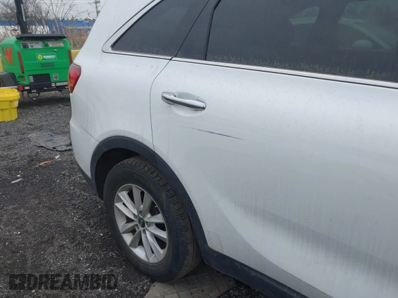 2019 Kia Sorento LX with VIN 5XYPGDA37KG523653, listed as a IAAI auction lot 41231464 with 51,268 mi miles. Bid and sale history available at carsss.com. Image 17.