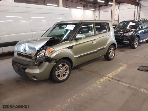 2010 Kia Soul + with VIN KNDJT2A23A7124490, listed as a IAAI auction lot 41746185 with 186,383 mi miles. Bid and sale history available at carsss.com. Image 17.
