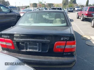 2000 Volvo S70 с VIN YV1LS56D1Y2662615, выставлен на аукционе IAAI как лот 41622599 с пробегом 269 328 миль миль и . История ставок и продаж доступна на DreamBid. Изображение 16.