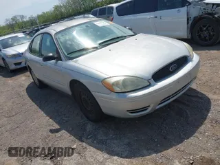 2006 Ford Taurus SE with VIN 1FAFP53U66A101635, listed as a IAAI auction lot 42067998 with 208,734 mi miles. Bid and sale history available at carsss.com. Image 1.