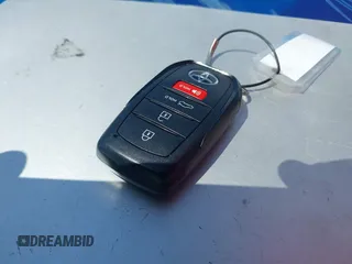 2025 Toyota Camry LE z VIN 4T1DAACK0SU024677, wystawiony jako IAAI lot #42468532 z przebiegiem 21 937 mil mil oraz . Historia ofert i sprzedaży dostępna na DreamBid. Obrazek 11.