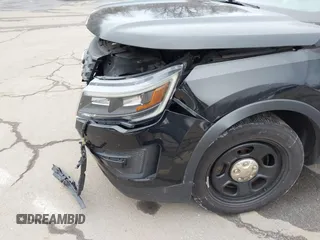 2017 Ford Police Interceptor Utility z VIN 1FM5K8AR6HGE15768, wystawiony jako IAAI lot #41561819 z przebiegiem 176 539 mil mil oraz . Historia ofert i sprzedaży dostępna na DreamBid. Obrazek 21.