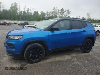 2023 Jeep Compass Latitude z VIN 3C4NJDBN7PT548285, wystawiony jako Copart lot #61689895 z przebiegiem 19 749 mil mil oraz Szkoda całkowita • Salvage title. Historia ofert i sprzedaży dostępna na DreamBid. Obrazek 1.