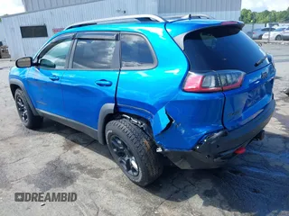 2019 Jeep Cherokee Trailhawk z VIN 1C4PJMBX1KD336247, wystawiony jako IAAI lot #42646549 z przebiegiem 61 636 mil mil oraz . Historia ofert i sprzedaży dostępna na DreamBid. Obrazek 3.