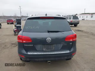 2012 Volkswagen Touareg Sport z VIN WVGEF9BP5CD011717, wystawiony jako IAAI lot #41787614 z przebiegiem 138 127 mil mil oraz . Historia ofert i sprzedaży dostępna na DreamBid. Obrazek 16.
