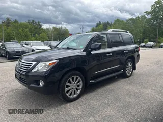 2011 Lexus LX 570 z VIN JTJHY7AX5B4082980, wystawiony jako IAAI lot #42360972 z przebiegiem 236 563 mil mil oraz . Historia ofert i sprzedaży dostępna na DreamBid. Obrazek 2.
