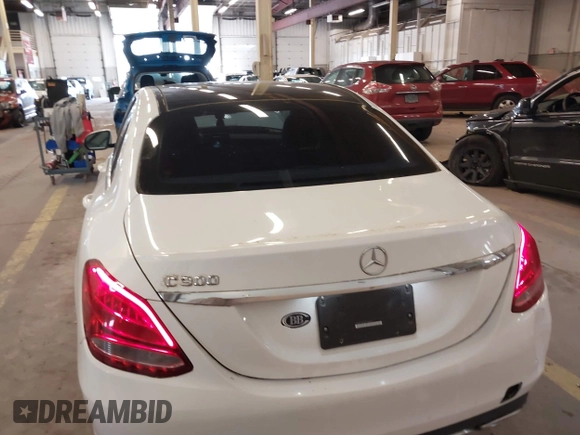 2016 Mercedes-Benz C 300 z VIN 55SWF4JB0GU160647, wystawiony jako IAAI lot #41980155 z przebiegiem 66 783 mil mil oraz . Historia ofert i sprzedaży dostępna na DreamBid. Obrazek 17.