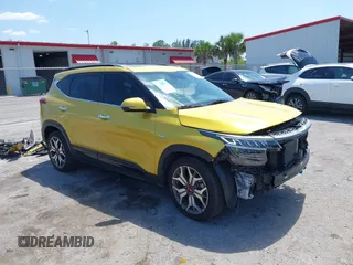 2021 Kia Seltos SX z VIN KNDETCA22M7187270, wystawiony jako IAAI lot #42264879 z przebiegiem 39 656 mil mil oraz . Historia ofert i sprzedaży dostępna na DreamBid. Obrazek 1.