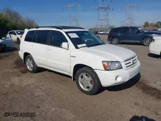 2004 Toyota Highlander with VIN JTEEP21A840042020, listed as a IAAI auction lot 42045790 with 202,611 mi miles. Bid and sale history available at carsss.com. Image 1.