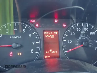 2018 Nissan NV Cargo S z VIN 1N6BF0KM4JN814628, wystawiony jako IAAI lot #42282183 z przebiegiem 128 289 mil mil oraz . Historia ofert i sprzedaży dostępna na DreamBid. Obrazek 16.