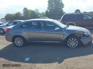 2013 Chrysler 200 Limited with VIN 1C3CCBCG0DN627769, listed as a IAAI auction lot 40274674 with 122,044 mi miles. Bid and sale history available at carsss.com. Image 13.