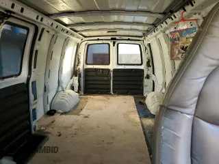 2007 GMC Savana Cargo Van Y3H Paratransit with VIN 1GTHG39U071146151, listed as a Copart auction lot 82230084 with 186,635 mi miles and Salvage Title. Bid and sale history available at carsss.com. Image 10.