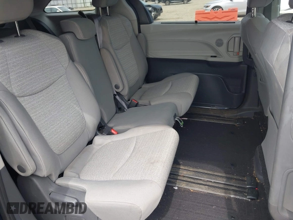 2021 Toyota Sienna LE z VIN 5TDKRKEC4MS024401, wystawiony jako IAAI lot #42043932 z przebiegiem 37 417 mil mil oraz . Historia ofert i sprzedaży dostępna na DreamBid. Obrazek 8.