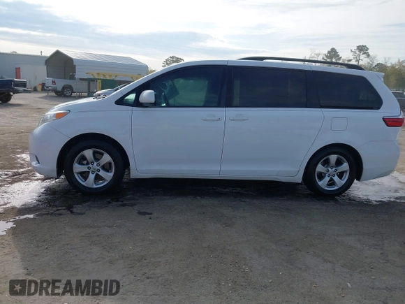 2015 Toyota Sienna LE AAS with VIN 5TDKK3DC2FS590667, listed as a IAAI auction lot 41997673 with 169,828 mi miles. Bid and sale history available at carsss.com. Image 14.