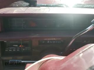 1991 Cadillac DeVille z VIN 1G6CD13B7M4306411, wystawiony jako Copart lot #50128155 z przebiegiem Nie podano mil oraz Szkoda całkowita • Salvage title. Historia ofert i sprzedaży dostępna na DreamBid. Obrazek 9.
