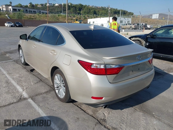 2015 Lexus ES 330 with VIN JTHBK1GGXF2172642, listed as a IAAI auction lot 42433367 with 77,749 mi miles and . Bid and sale history available at DreamBid. Image 3.