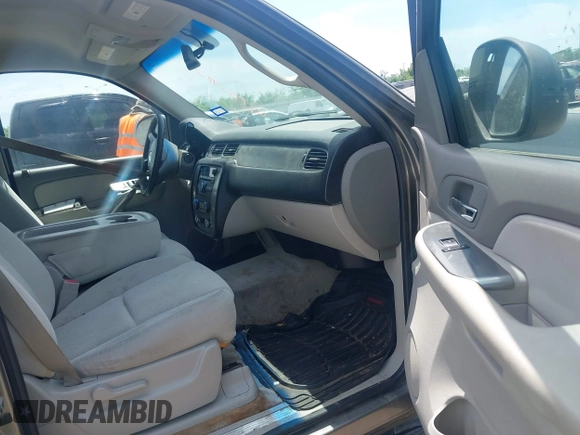 2007 Chevrolet Suburban LTZ with VIN 3GNFC16047G302161, listed as a IAAI auction lot 42053997 with 173,922 mi miles. Bid and sale history available at carsss.com. Image 5.