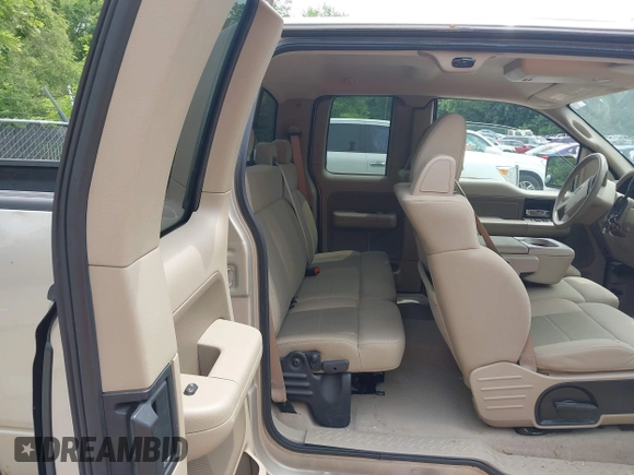 2007 Ford F-150 XLT z VIN 1FTPX14V97NA07290, wystawiony jako IAAI lot #42468839 z przebiegiem 160 463 mil mil oraz . Historia ofert i sprzedaży dostępna na DreamBid. Obrazek 8.