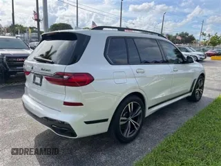 2021 BMW X7 M50i z VIN 5UXCX6C01M9D99785, wystawiony jako Copart lot #59682835 z przebiegiem 21 754 mil mil oraz Szkoda całkowita • Salvage title. Historia ofert i sprzedaży dostępna na DreamBid. Obrazek 4.