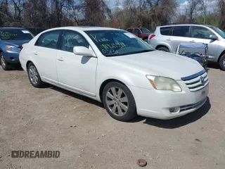 2006 Toyota Avalon XL with VIN 4T1BK36B76U166901, listed as a IAAI auction lot 41929549 with 260,650 mi miles. Bid and sale history available at carsss.com. Image 1.