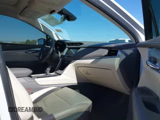2017 Cadillac XT5 Luxury AWD z VIN 1GYKNDRS8HZ120863, wystawiony jako IAAI lot #42101279 z przebiegiem 100 535 mil mil oraz . Historia ofert i sprzedaży dostępna na DreamBid. Obrazek 5.