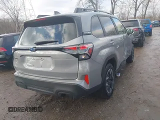 2025 Subaru Forester Premium z VIN JF2SLDDC1SH455666, wystawiony jako IAAI lot #41495573 z przebiegiem 4 383 mil mil oraz . Historia ofert i sprzedaży dostępna na DreamBid. Obrazek 4.