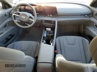 2024 Hyundai Elantra SEL z VIN KMHLS4DG0RU783442, wystawiony jako Copart lot #54518255 z przebiegiem 2 927 mil mil oraz Szkoda całkowita • Salvage title. Historia ofert i sprzedaży dostępna na DreamBid. Obrazek 8.