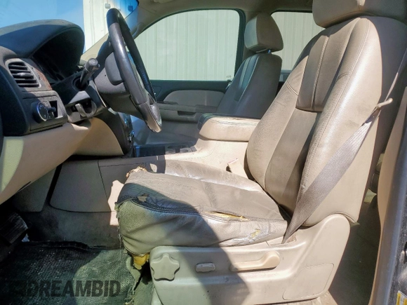 2008 Chevrolet Tahoe 2LT z VIN 1GNFC13028R252785, wystawiony jako Copart lot #56244945 z przebiegiem 283 328 mil mil oraz Czysty tytuł • Clean title. Historia ofert i sprzedaży dostępna na DreamBid. Obrazek 7.