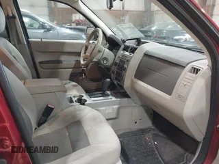 2008 Ford Escape XLT with VIN 1FMCU93148KB15786, listed as a IAAI auction lot 41991482 with 160,109 mi miles. Bid and sale history available at carsss.com. Image 5.