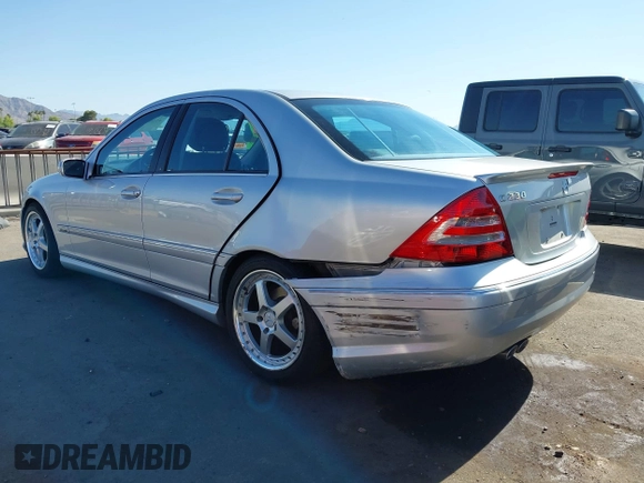 2007 Mercedes-Benz C 230 Sport z VIN WDBRF52HX7F934534, wystawiony jako IAAI lot #42509797 z przebiegiem 75 703 mil mil oraz . Historia ofert i sprzedaży dostępna na DreamBid. Obrazek 6.