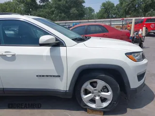 2019 Jeep Compass Latitude z VIN 3C4NJCBB4KT616437, wystawiony jako IAAI lot #42049491 z przebiegiem 42 495 mil mil oraz . Historia ofert i sprzedaży dostępna na DreamBid. Obrazek 21.