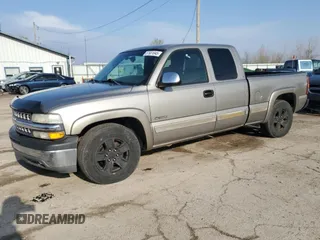 2001 Chevrolet Silverado 1500 LS with VIN 2GCEC19T211106262, listed as a Copart auction lot 51931045 with 206,099 mi miles and Salvage Title. Bid and sale history available at DreamBid. Image 1.