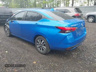 2021 Nissan Versa SV z VIN 3N1CN8EV1ML857229, wystawiony jako IAAI lot #42240795 z przebiegiem 77 521 mil mil oraz . Historia ofert i sprzedaży dostępna na DreamBid. Obrazek 3.