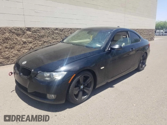2009 BMW 3 Series 335i z VIN WBAWB73589P047394, wystawiony jako Copart lot #61096405 z przebiegiem 173 236 mil mil oraz Czysty tytuł • Clean title. Historia ofert i sprzedaży dostępna na DreamBid. Obrazek 2.