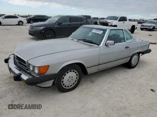 1987 Mercedes-Benz 560 560SL with VIN WDBBA48D6HA074385, listed as a Copart auction lot 84098634 with 141,496 mi miles and Clean Title. Bid and sale history available at carsss.com. Image 1.