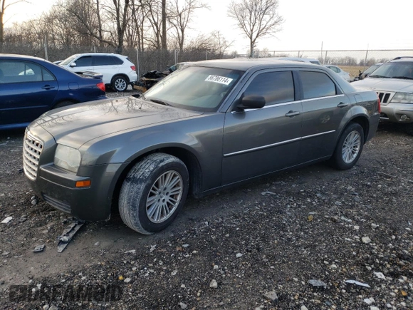 2009 Chrysler 300 z VIN 2C3LA43D49H637017, wystawiony jako Copart lot #86786114 z przebiegiem 157 691 mil mil oraz Czysty tytuł • Clean title. Historia ofert i sprzedaży dostępna na DreamBid. Obrazek 1.