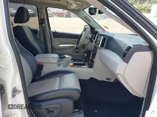 2008 Jeep Grand Cherokee Limited с VIN 1J8HS58NX8C223529, выставлен на аукционе IAAI как лот 42712639 с пробегом 155 248 миль миль и . История ставок и продаж доступна на DreamBid. Изображение 5.